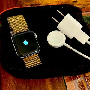 APPLE WATCH SERIES 6, STAINLESS STEEL CASE